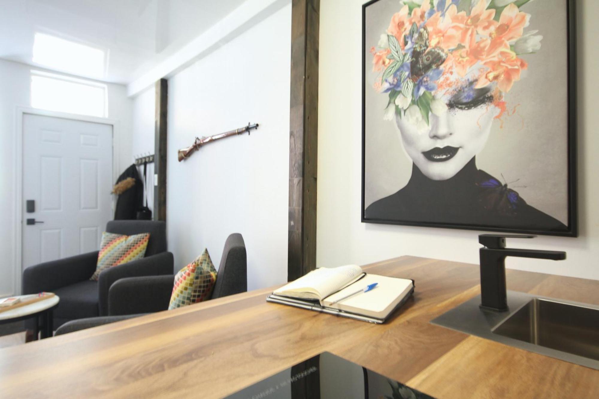 Apartment Place Des Arts By Hebergements Dcl