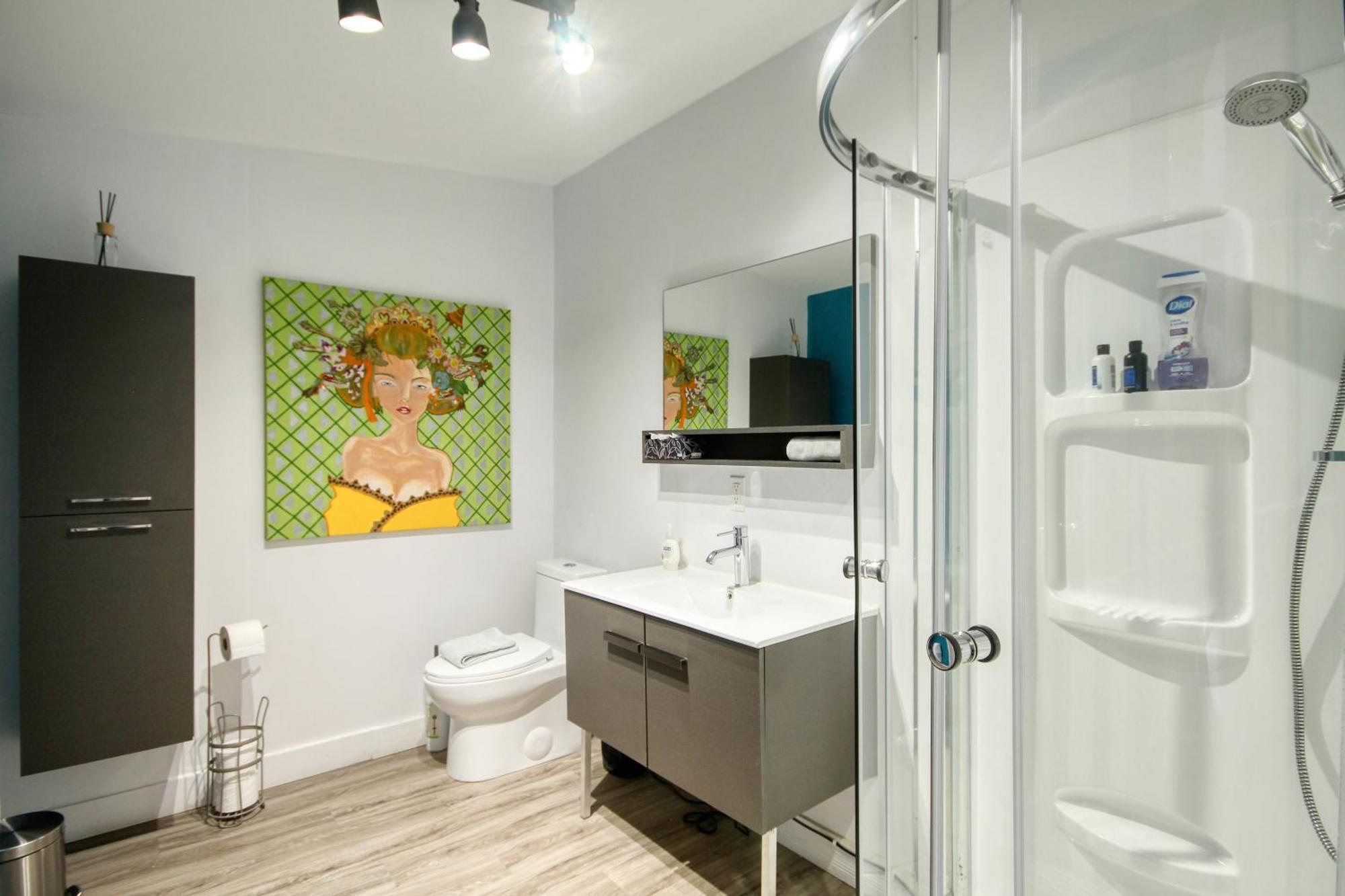 Place Des Arts By Hebergements Dcl Apartment *