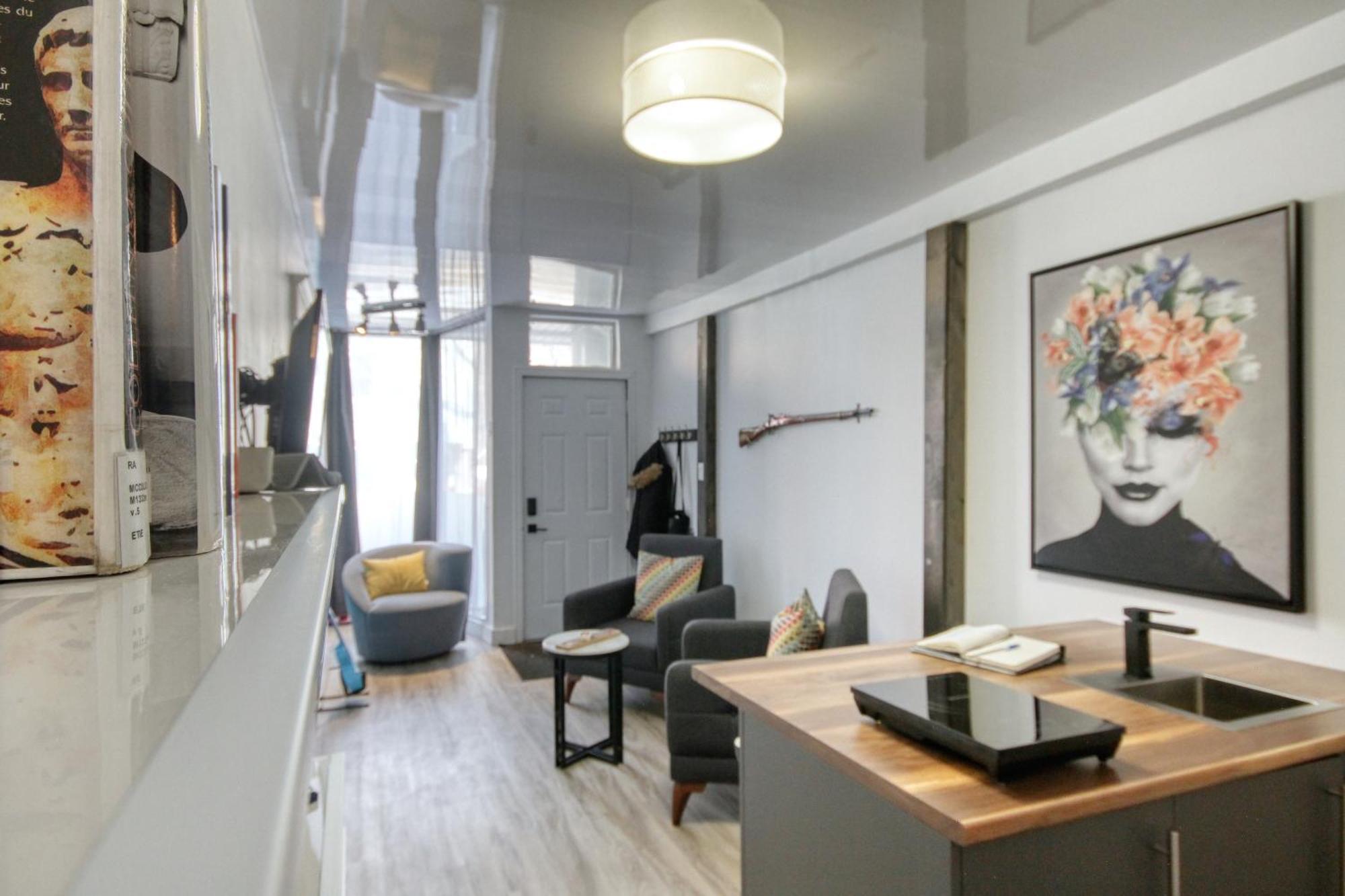 Apartment Place Des Arts By Hebergements Dcl *